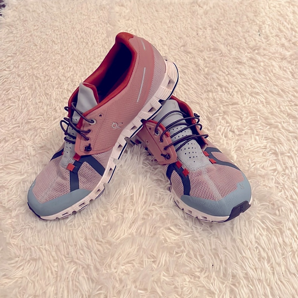 On Cloud 70 | 30 Size Women’s Size 9.5